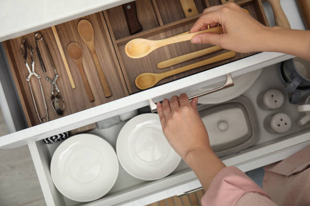 tiroir de cuisine et couverts en bois